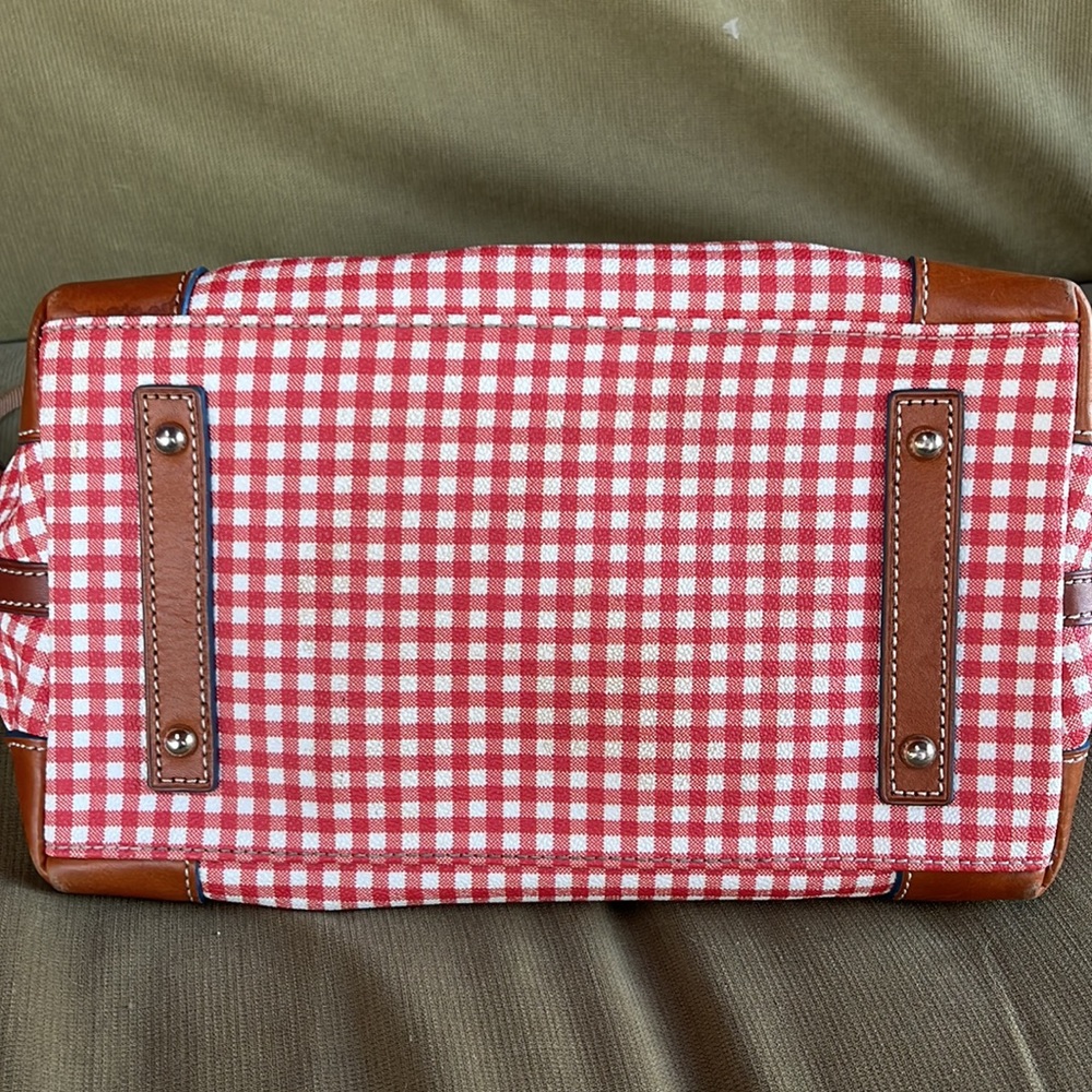 Leather purse, this bad holds so much! I love this bag - ready for a new one! - Picture 3 of 10